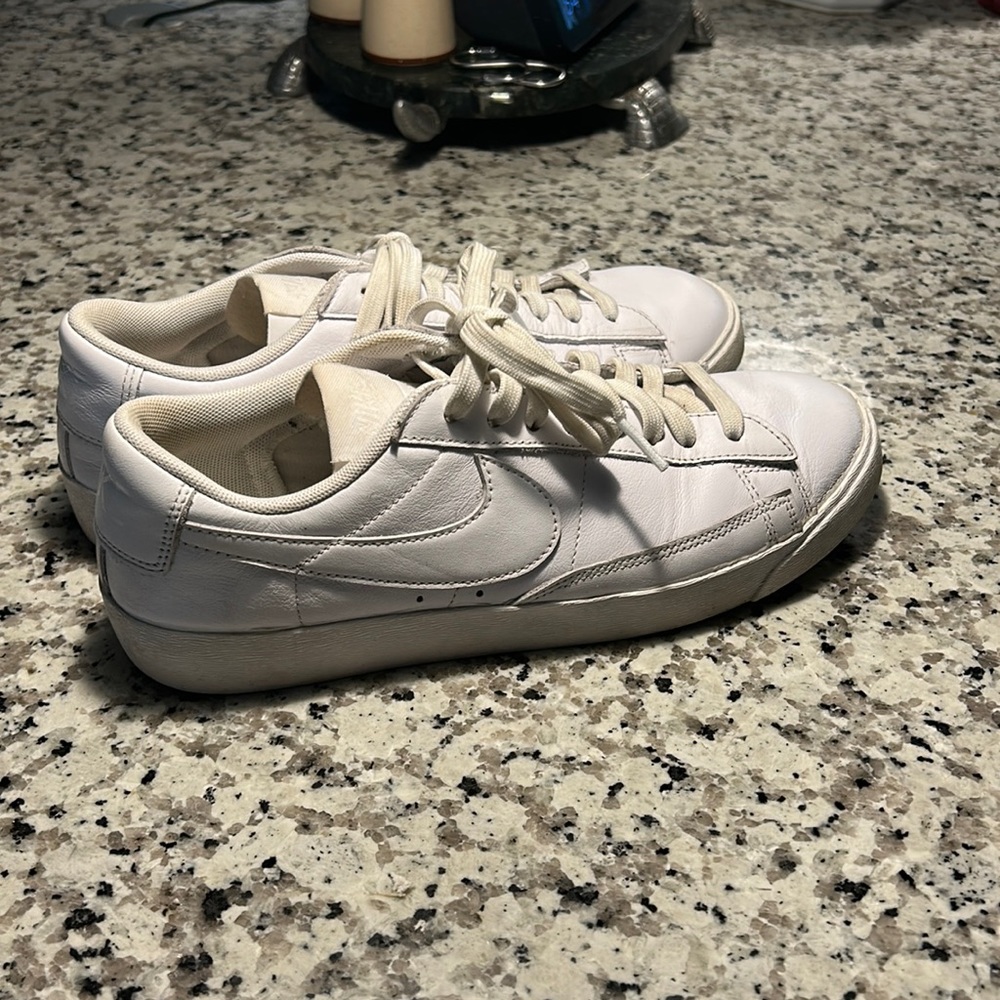 White low Blazers